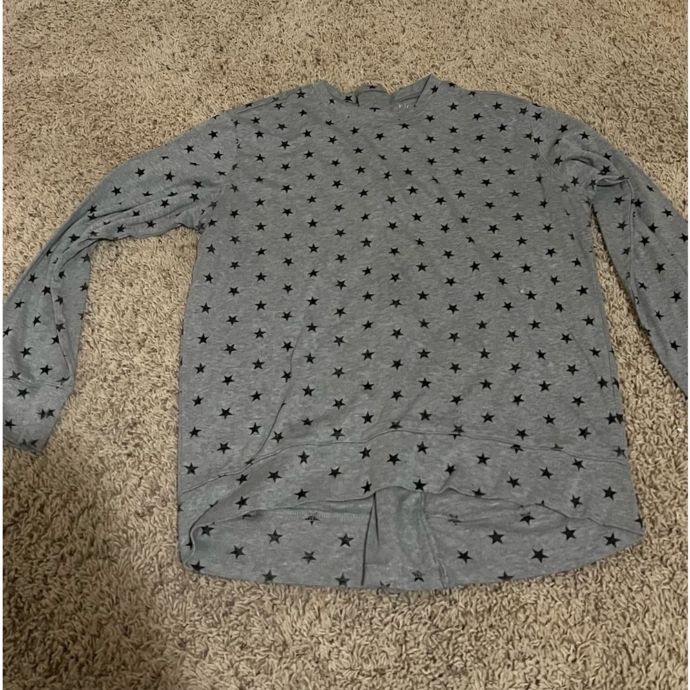 Grey long sleeve with black stars,none opening zipper down the back